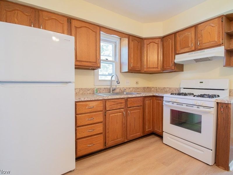 340 E 248th Street , Euclid, OH 44123 Photo 8