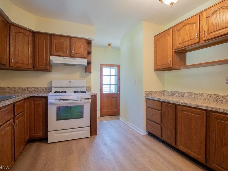 340 E 248th Street , Euclid, OH 44123 Photo 9