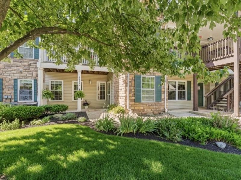 14904 Lenox Drive , Unit 504, Strongsville, OH 44136 Photo 2