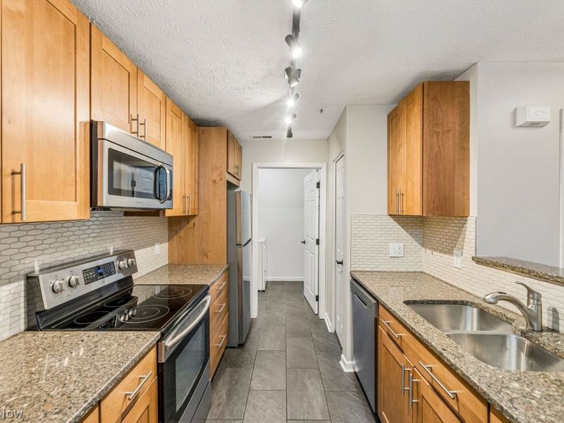 14904 Lenox Drive , Unit 504, Strongsville, OH 44136 Photo 6