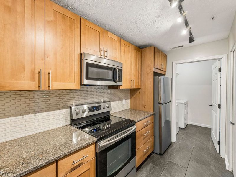 14904 Lenox Drive , Unit 504, Strongsville, OH 44136 Photo 7