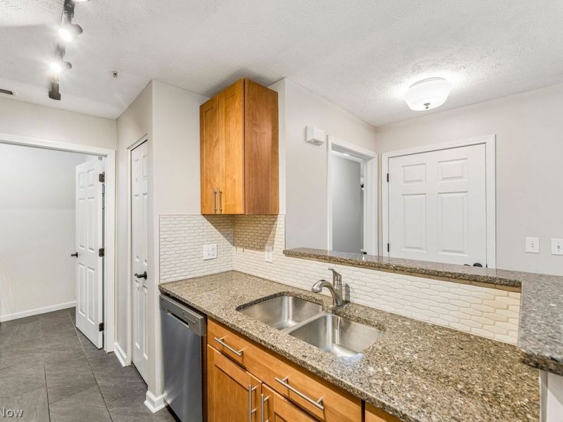 14904 Lenox Drive , Unit 504, Strongsville, OH 44136 Photo 9