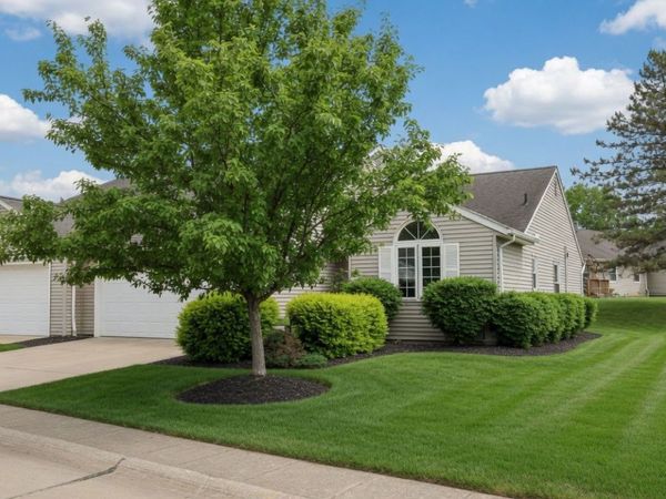 15779 Grosse Pointe Oval, Strongsville, OH 44136