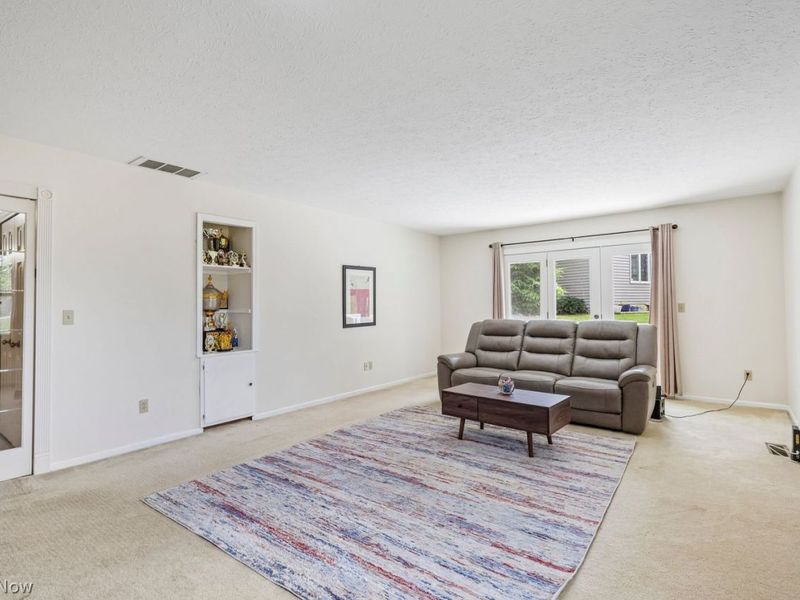 15779 Grosse Pointe Oval , Strongsville, OH 44136 Photo 10