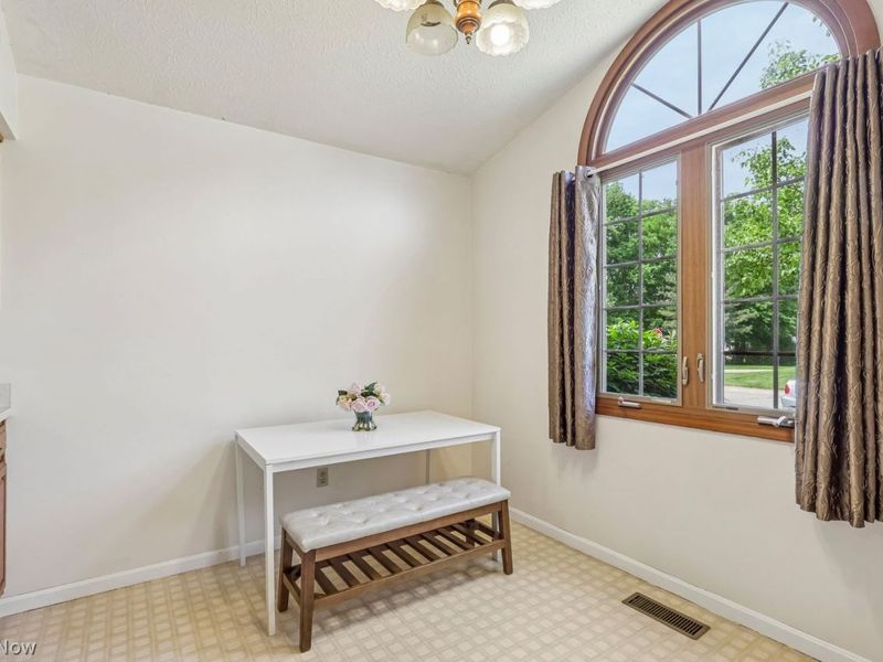 15779 Grosse Pointe Oval , Strongsville, OH 44136 Photo 14