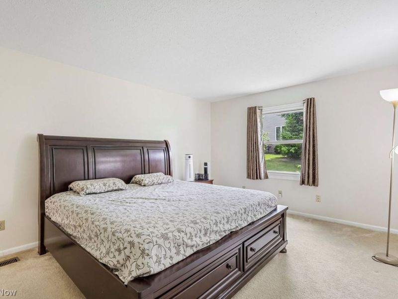 15779 Grosse Pointe Oval , Strongsville, OH 44136 Photo 17