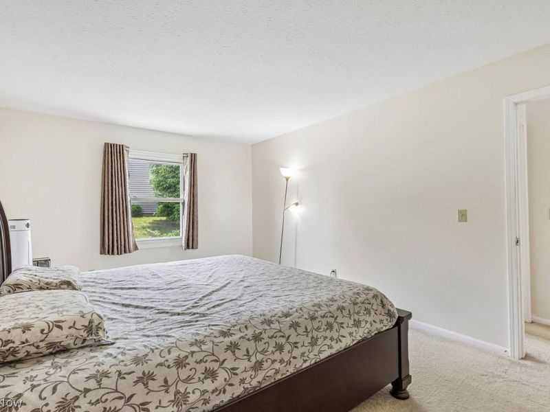 15779 Grosse Pointe Oval , Strongsville, OH 44136 Photo 18