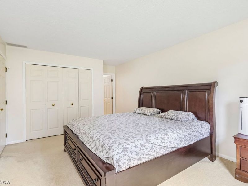 15779 Grosse Pointe Oval , Strongsville, OH 44136 Photo 19