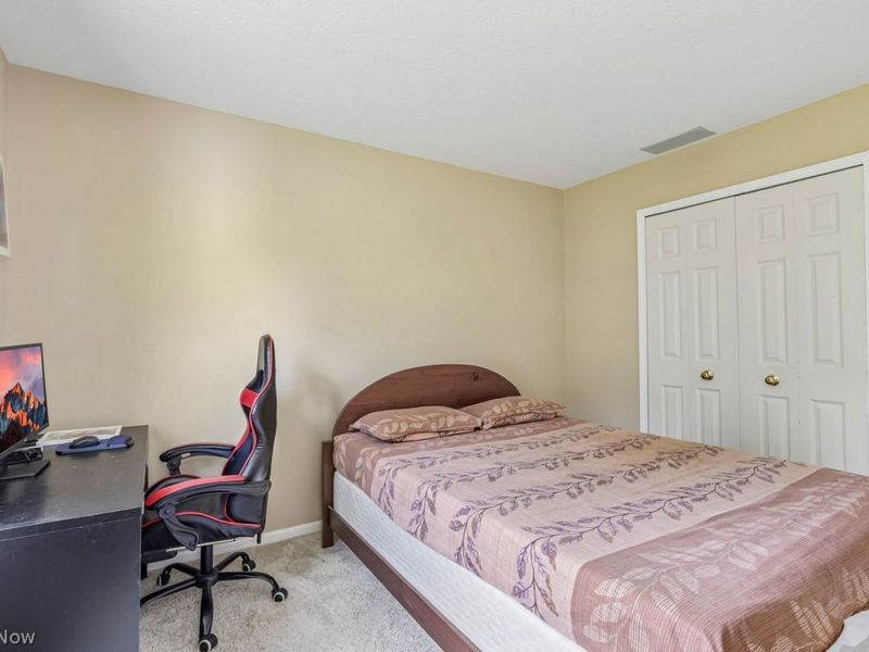 15779 Grosse Pointe Oval , Strongsville, OH 44136 Photo 22