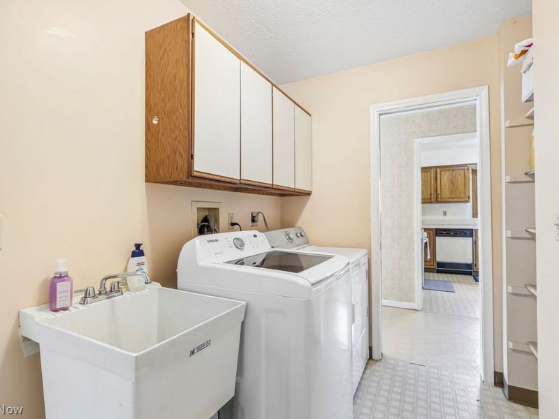 15779 Grosse Pointe Oval , Strongsville, OH 44136 Photo 23
