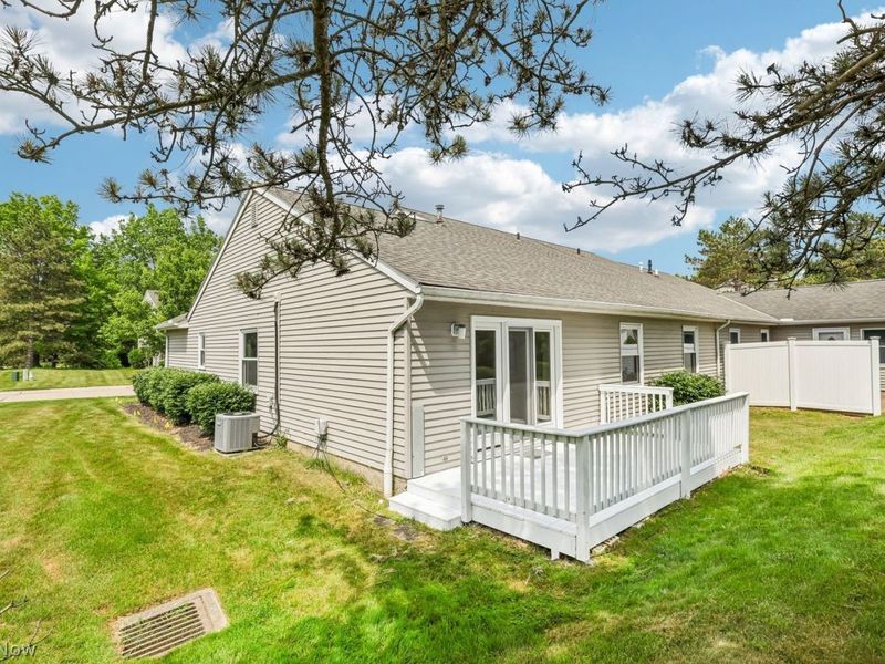 15779 Grosse Pointe Oval , Strongsville, OH 44136 Photo 29