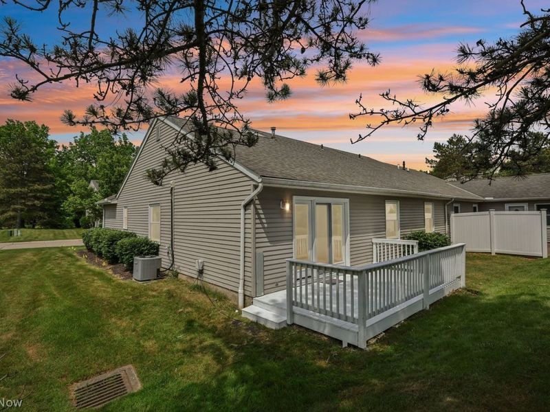 15779 Grosse Pointe Oval , Strongsville, OH 44136 Photo 3