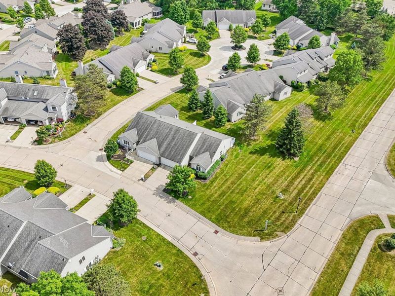 15779 Grosse Pointe Oval , Strongsville, OH 44136 Photo 33