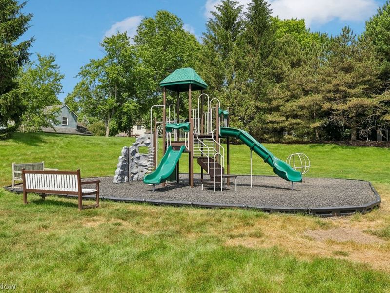 15779 Grosse Pointe Oval , Strongsville, OH 44136 Photo 36