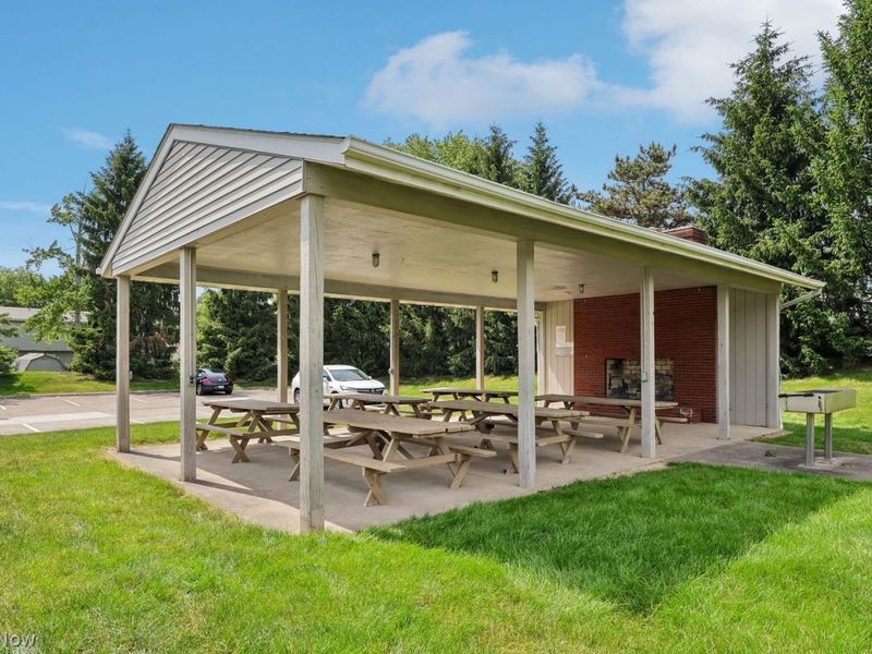 15779 Grosse Pointe Oval , Strongsville, OH 44136 Photo 37