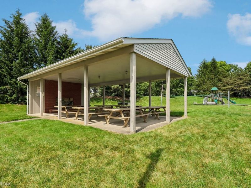 15779 Grosse Pointe Oval , Strongsville, OH 44136 Photo 38