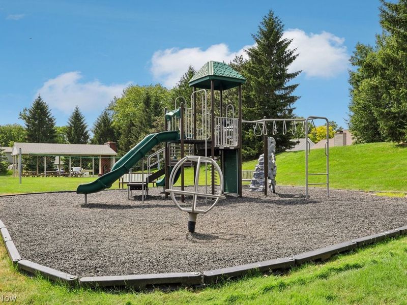 15779 Grosse Pointe Oval , Strongsville, OH 44136 Photo 40