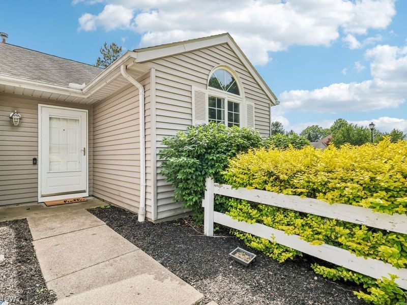 15779 Grosse Pointe Oval , Strongsville, OH 44136 Photo 5