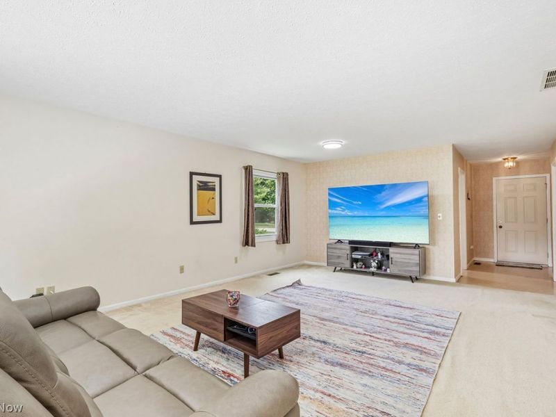 15779 Grosse Pointe Oval , Strongsville, OH 44136 Photo 7