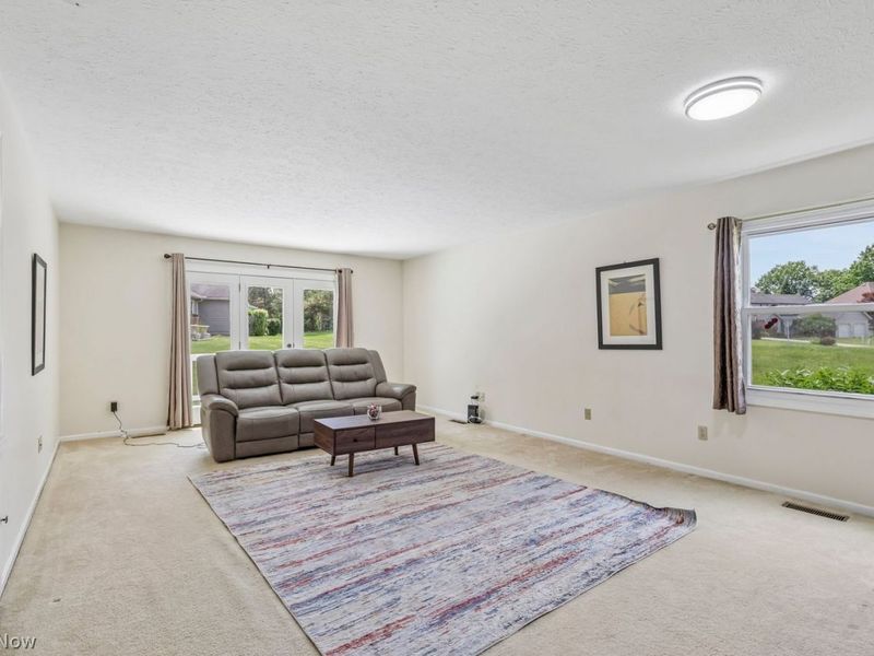 15779 Grosse Pointe Oval , Strongsville, OH 44136 Photo 9