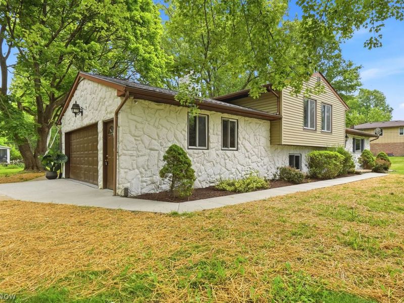 7606 Woodcrest Avenue NE, Canton, OH 44721 Photo 2