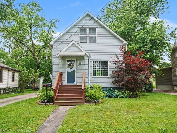 718 School Avenue , Cuyahoga Falls, OH 44221