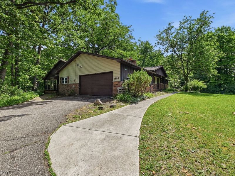 1583 S Carpenter Road , Brunswick, OH 44212 Photo 5