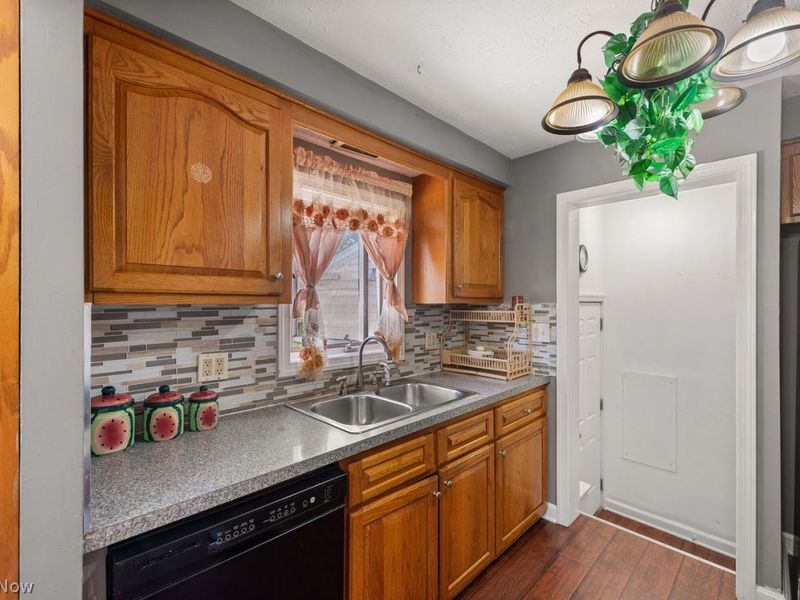 6127 W 130th Street , Parma, OH 44130 Photo 16