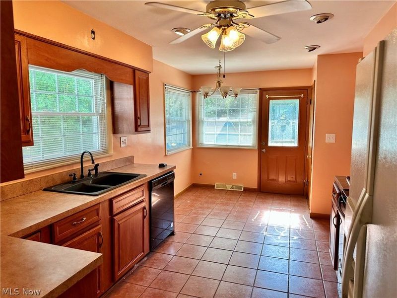 16549 Saint Clair Avenue , Calcutta, OH 43920 Photo 9