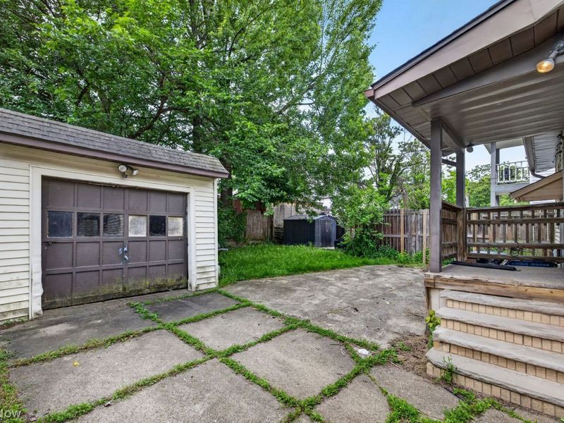 2313 Natchez Avenue, Cleveland, OH 44109 Photo 39