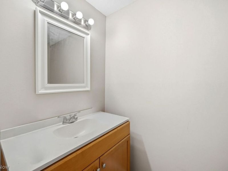 27705 White Road , Willoughby Hills, OH 44092 Photo 23