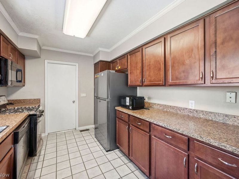 27705 White Road , Willoughby Hills, OH 44092 Photo 7