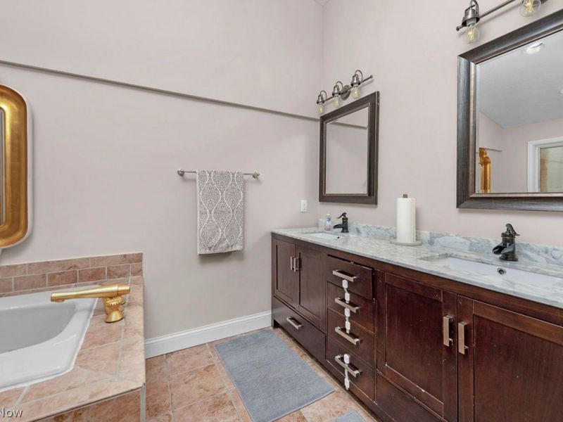 2412 Beechwood Drive , Westlake, OH 44145 Photo 22
