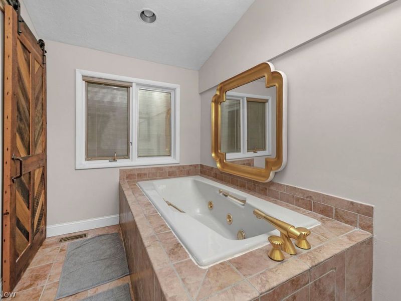 2412 Beechwood Drive , Westlake, OH 44145 Photo 23