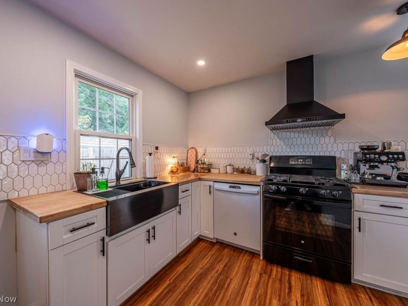 4327 W 189th Street , Cleveland, OH 44135 Photo 9