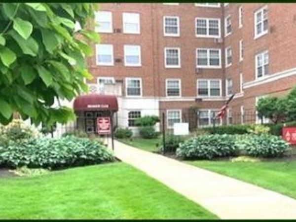 19201 Van Aken Boulevard, Unit 5, Shaker Heights, OH 44122