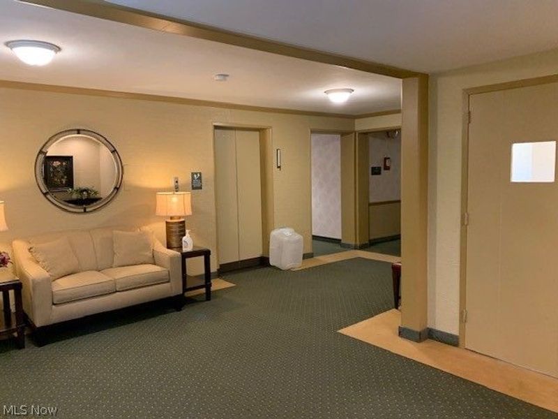 19201 Van Aken Boulevard, Unit 5, Shaker Heights, OH 44122 Photo 3