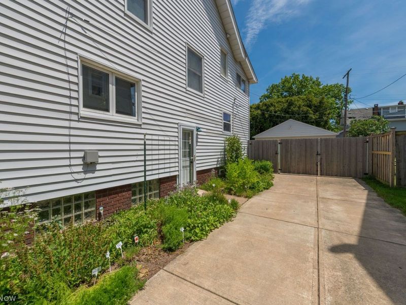 2167 Niagara Drive , Lakewood, OH 44107 Photo 43