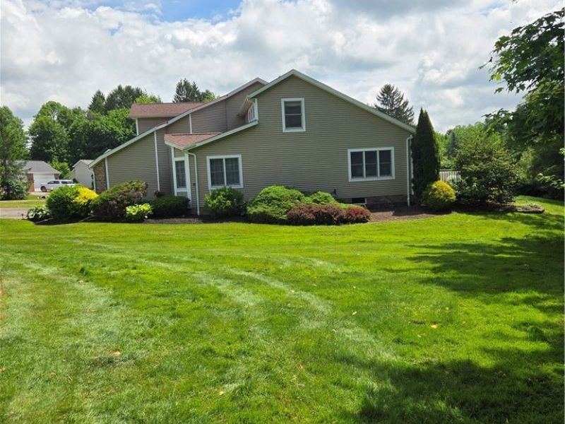 14736 Shannon Court , Burton, OH 44021 Photo 2