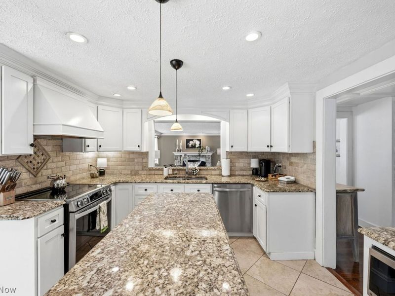 7399 Pettibone Road, Chagrin Falls, OH 44023 Photo 9