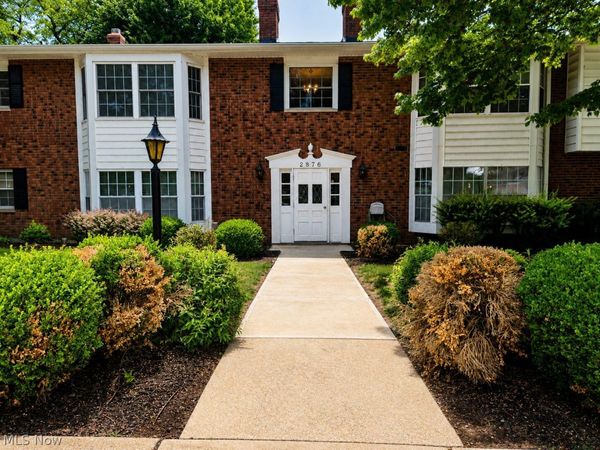 2876 Pease Drive, Unit 208, Rocky River, OH 44116