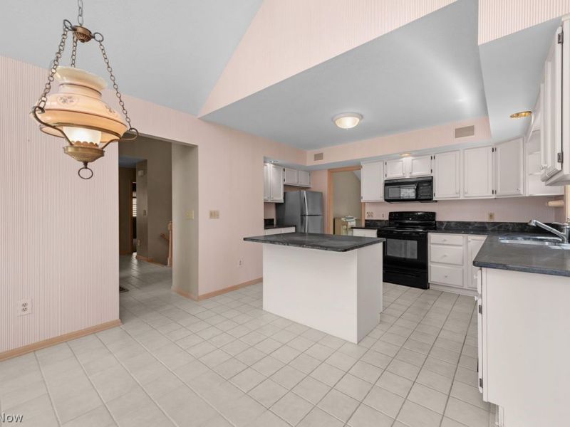 2039 Waters Edge Drive , Westlake, OH 44145 Photo 14