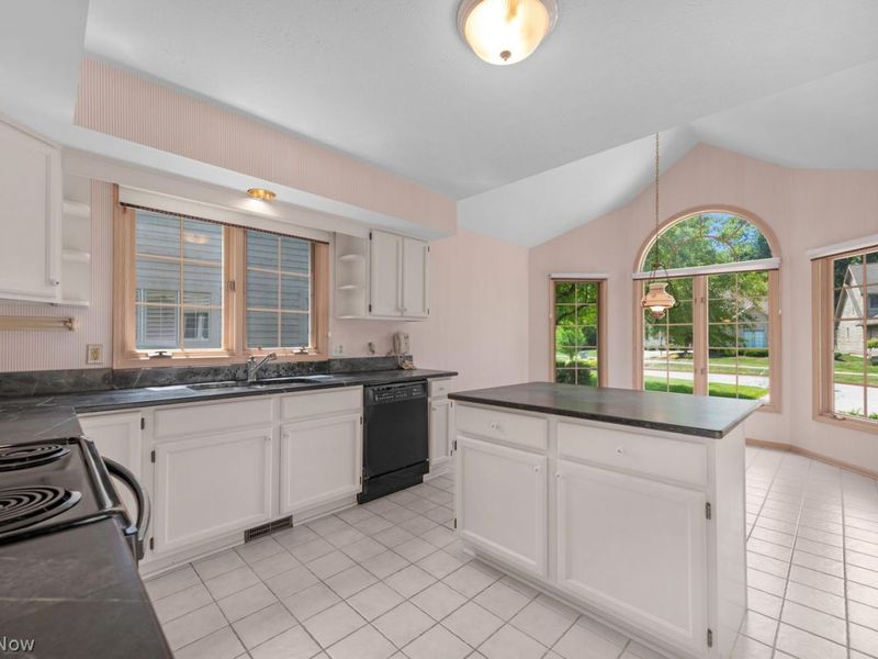 2039 Waters Edge Drive , Westlake, OH 44145 Photo 16