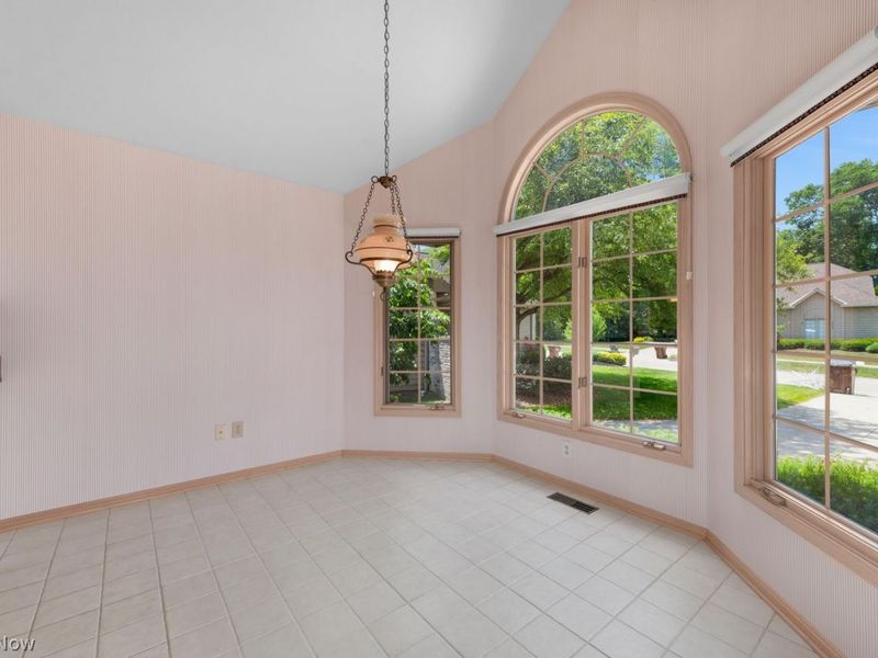 2039 Waters Edge Drive , Westlake, OH 44145 Photo 17
