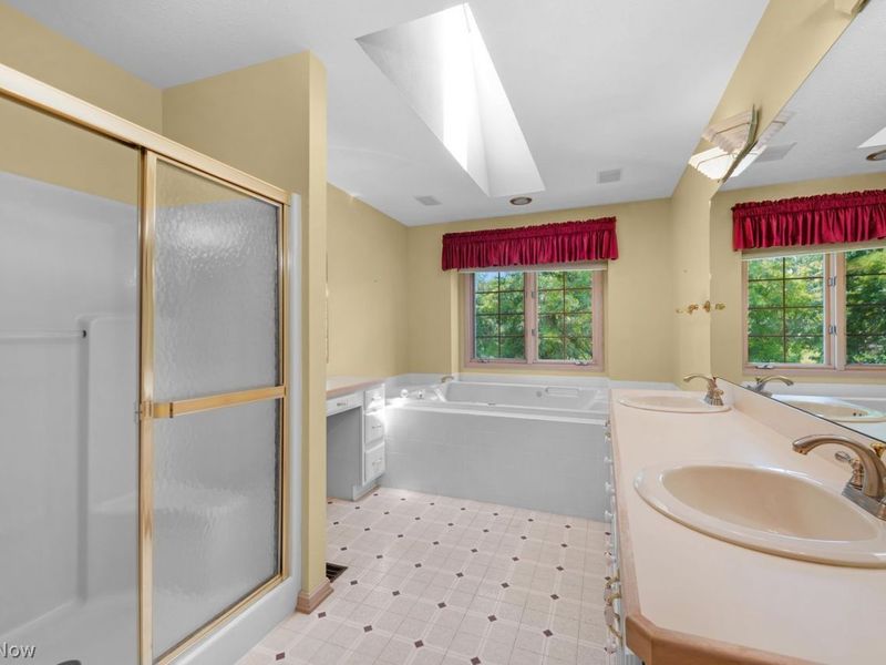 2039 Waters Edge Drive , Westlake, OH 44145 Photo 22