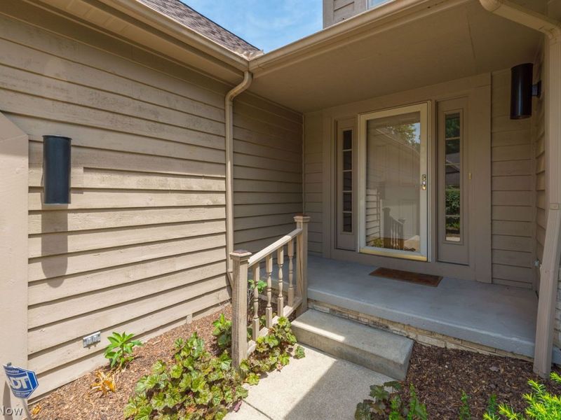 2039 Waters Edge Drive , Westlake, OH 44145 Photo 4