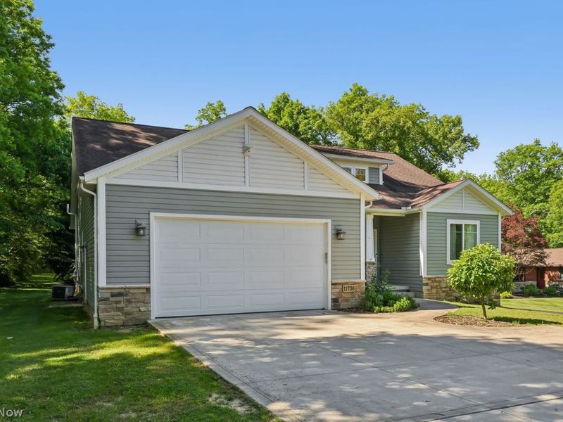 11736 Valley View Road , Sagamore Hills, OH 44067 Photo 3
