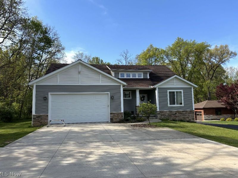 11736 Valley View Road , Sagamore Hills, OH 44067 Photo 4