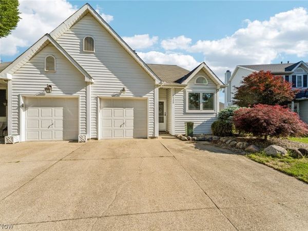 23390 Wainwright Terrace , Olmsted Falls, OH 44138