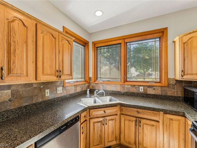 23390 Wainwright Terrace , Olmsted Falls, OH 44138 Photo 11